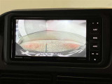 バックカメラが付いているので後方確認が非常にしやすいです。今や運転初心者も熟練者も必須装備!ついていて損はないですね♪