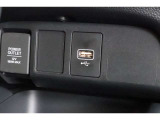 USBオーディオ用ソケットがついていますので携帯電話などを接続すれば音楽等の再生が可能です!