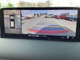 狭い場所での駐車やすれ違いなどでより的確な運転操作に役立つ360&deg;ビューモニターが装備されています。