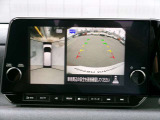 アラウンドビューモニター、まるで上空から見下ろししているかの映像がナビ画面で確認でき、安心して駐車をサポートすることができます。