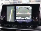 ★アラウンドビューモニター★4個のカメラから得た画像を車両上方から見下ろしたような映像で表示することで、車と路面の駐車枠の関係を一目で確認できます★