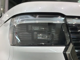 LEDヘッドライトは、点灯の瞬間から最大光量を発揮し、突然暗くなるトンネルなどでの安定感を高めます。