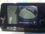 【アラウンドビューモニター】空から見下ろした映像がナビ画面にて確認可能です。駐車もラクラクですよ♪