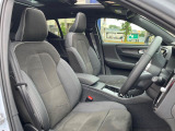 VOLVOのシートは人間工学に基づいた設計となっており長時間の運転でも疲れにくいと定評があります。