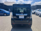 プライバシ-ガラスが装備されています。外を見るときは気にならずに、後方車両から車内が見えにくい設計です。