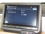 ナビゲーションは純正8インチコネクトナビ(VXM-245ZFEi)を装着しております。AM、FM、CD、DVD再生、Bluetooth、フルセグTVがご使用いただけます。初めて訪れた場所でも安心ですね