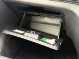 車検証などが収納できるグローブボックスも完備!