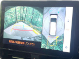 【パノラミックビューモニター】専用のカメラにより、上から見下ろしたような視点で360度クルマの周囲を確認することができます☆死角部分も確認しやすく、狭い場所での切り返しや駐車もスムーズに行えます。