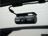 ◆リアにもドライブレコーダーを装備しております◆映像・音声などを記録する自動車用の装置です。もしもの事故の際の記録はもちろん、旅行の際の思い出としてドライブの映像を楽しむことができます。