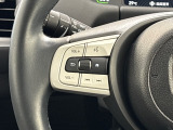 ★オーディオコントロールスイッチ★ステアリングにはオーディオコントロールスイッチが付いていますので、目線を正面から外すことが無く、また、ステアリングから手を離さずにオーディオ操作ができます