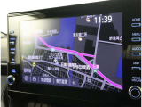 純正ナビを装備。タッチパネル式で使いやすく、お出かけもラクラクです。