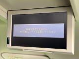 【フリップダウンモニター】大画面モニターで後席でもエンタメをお楽しみいただけます。小さなお子様にも大人気の装備です♪