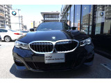 BMWの代名詞の【キドニーグリル】グリルが腎臓のように見えるので【キドニー】と呼ばれるようになりました。一目見ただけでBMWであると認識できる確固たるアイコンとして存在感を放ちます。
