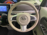 インテリアに合わせたデザインのステアリングは、運転される方のことも考え、運転しやすい形状、大きさです。是非一度、実際に触ってお確かめください。