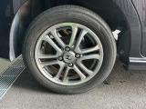 純正アルミ装備。タイヤサイズ155/65R14です。