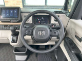 運転中に操作が楽なステアリングスイッチ付き!