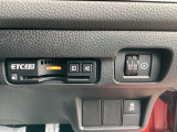 ETC2.0を搭載し、高速道路の料金決済をスムーズに行えるだけでなく、道路情報を活用した高度な運転支援サービスにも対応しています。