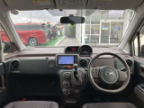 【運転席・インパネまわり】ハンドル・シート・フロアーなど隅々までプロによるクリーニング済み☆彡キレイな車内でドライブが一層快適にお楽しみいただけます!!