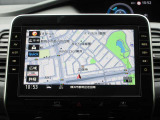 純正メモリーナビ〈MM521D-L〉装備しております! 10インチワイドの大型モニターです!