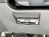 【ETC】高速道路などの料金所における自動料金支払いシステムです。車載器と料金所のアンテナとの間で無線通信を行い、料金を自動で支払うことができます。