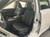 厚みがあって、座り心地のいいシート。運転席も助手席もリラックスしてゆったりと座れます♪