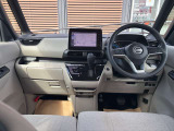 内装はルームクリーニング済みです!清潔な車内で快適なドライブをお楽しみください!!前席、後席、そしてエンジンルームまで全てクリーニング済みです。