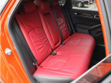 他の中古車販売店とは、異なった商品展開を実現するため、米国・Mitsuoka Motors Americaと連携を取りながらいち早く行動し、需要の先端商品を供給する体制づくりに努めています。