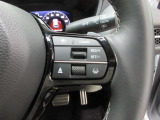 Hondaセンシングの機能のひとつ、アダプティブクルーズコントロール付!アクセルから足を離しても設定したスピードと前車との車間を保ち走行してくれます!車線維持もアシスト☆高速道路で疲労軽減ですね☆
