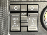 【両側パワースライドドア】スマートキーや運転席のスイッチで後席両側スライドドアの開閉が可能♪電動だから力を入れてドアを開ける必要が無く、小さなお子様でも簡単に開け閉めでき快適です♪
