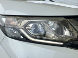【LEDヘッドライト】が装備されています。夜間走行時や雨の日に明るく安全に前方を照らすことが出来ます。対向車からも見えやすいので相手に接近を知らせることも出来ます。