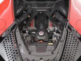 パワートレインは4.0L V8ツインターボエンジンに加え3基のモーターを搭載し、1000馬力(カタログ値)を発揮します。