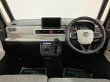 収納が多くとっても使いやすい運転席ですよ(^^)/