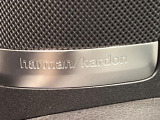 ●harman/kardonサウンドシステム:オーディオ専門メーカーが手掛けるプレミアムスピーカーを装備。多数のスピーカーから、音の粒立ちまで分かる高品質な音楽をお楽しみいただけます。