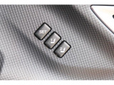 運転席のポジションを2つ、記憶させることができます。ボタンを押すと設定したポジションに電動で移動します。