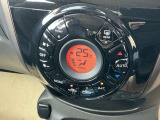 オートエアコンは、温度や風量を自動で調整してくれるため、運転に集中でき、疲労軽減にもつながります。また、車内の温度を一定に保つことで、結露やカビの発生を防ぐ効果もあります。