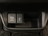 【USBポート】USBポートも装備されています♪スマートフォンのオーディオに連携も可能です。今や欠かせない装備の一つです!