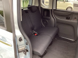 スライドドアだから、隣の車との距離が近い駐車場でも安心。チャイルドシートへの乗せ降ろしや、大きな荷物の積み込みもストレスなく行えます。