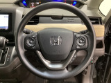 ハンドルにHondaセンシング系のクルーズコントロールやレーンキープアシストなどのスイッチと、オーディオの操作スイッチが装備されています。ハンドルから手を離さず安全に操作できます。