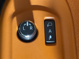 【電動格納ミラー】運転席のスイッチで、ドアミラーの開閉や角度の調整ができます。