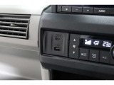 スマートフォンなどの音楽再生が可能なUSB接続ジャック装備車両です♪♪♪