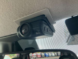 【日産オリジナルドライブレコーダー(フロント+室内)】車室内カメラで車内および車側面を撮影。走行中の幅寄せ対策や後方撮影にも対応しております。
