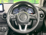 インテリアに合わせたデザインのステアリングは、運転される方のことも考え、運転しやすい形状、大きさです。是非一度、実際に触ってお確かめください。