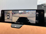360&deg;ビューモニターでは、両サイドとフロント、バックカメラの合成で、あたかも上空から見下ろした様に周囲を確認して頂けます。駐車場だけでなく、T字路等でも活躍のアイテムです!