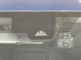 【インテリジェントエマージェンシーブレーキ】フロントカメラで前方の車両や歩行者を検知。衝突しそうな時は衝突被害軽減ブレーキが作動、衝突回避をサポート。より安全にドライブをお楽しみいただけます。