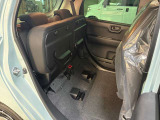 座席部分は軽い力で跳ね上げが可能で、背の高いお荷物を積み込む荷室としてご活躍いただけます。