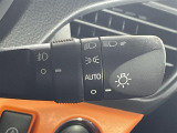 【オートライト(AUTO)】外の明るさをシステムが感知して、自動でヘッドライトが点灯します!ヘッドライトをつけ忘れを防ぐ便利機能です。