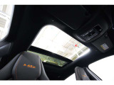 走行もまだ少なく新車保証継承も継承可能!ユーザー様から直接仕入れのこちらのお車はスペアキーをはじめ記録簿や保証書なども備えております。