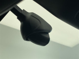 【ドライブレコーダー】映像・音声などの運転中の記録を残します。事故などを起こした起こされた時の証拠になりえますので、もしも時でも安心ですね。