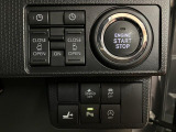 リヤのスライドドアを電動で開閉することが可能になっています☆運転席からもリモコンキーからもドアのハンドルからも開閉が可能です☆