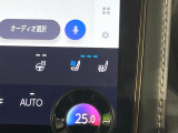 【シートヒーター&ベンチレーション】夏場は涼しい風でお尻や背中の熱やムレを防ぎ、冬はエアコンよりも早く温まってポカポカに!季節を問わず快適に過ごせます。